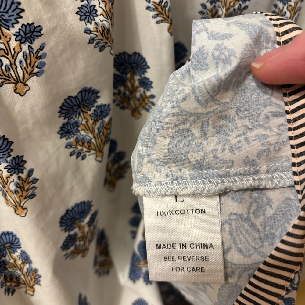 Wishlist Blue Floral Boho Top | Size L | Flutter Sleeve Blouse - Picture 5 of 5